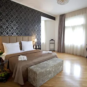 deminka-palace.praguehotelsweb.com/